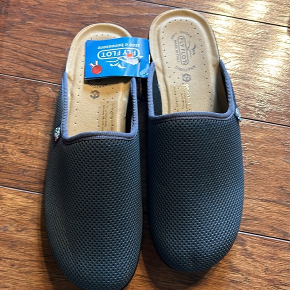 Fly Flot Lightweight Slip-On Clogs NWT - Picture 6 of 7